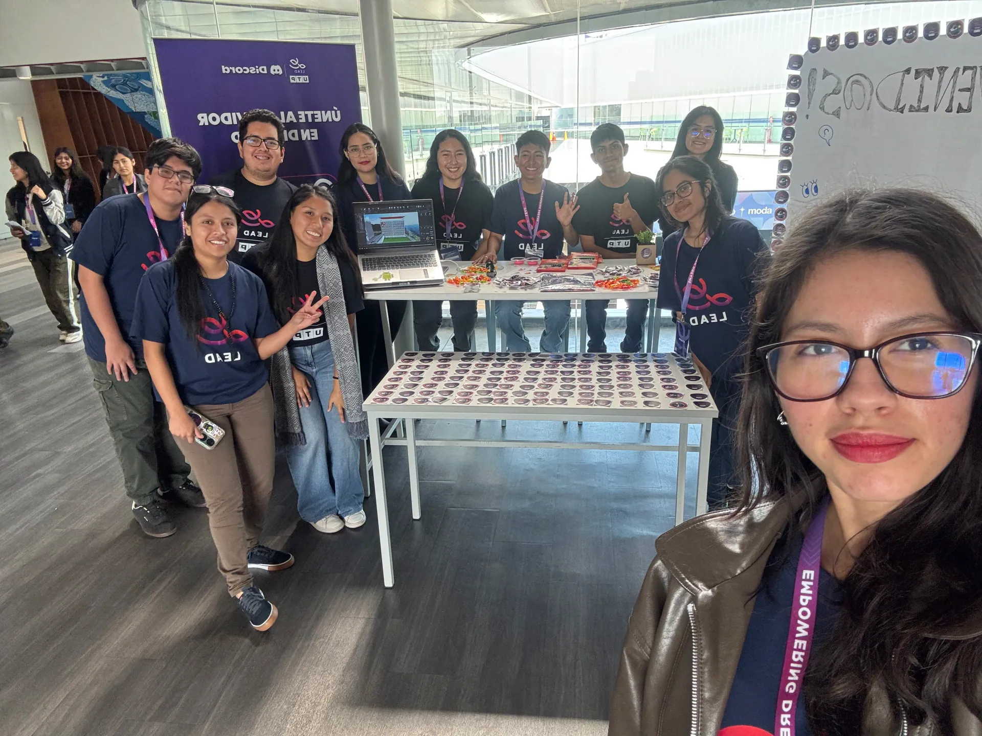 Foto grupal de la comunidad LEAD UTP en Discovery Day 2025
