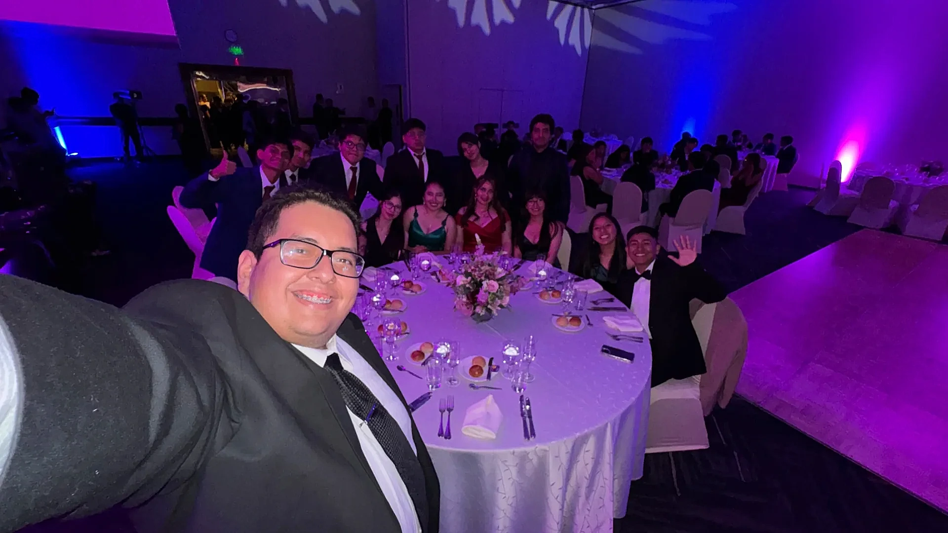 Foto grupal de la comunidad LEAD UTP en LEAD Gala