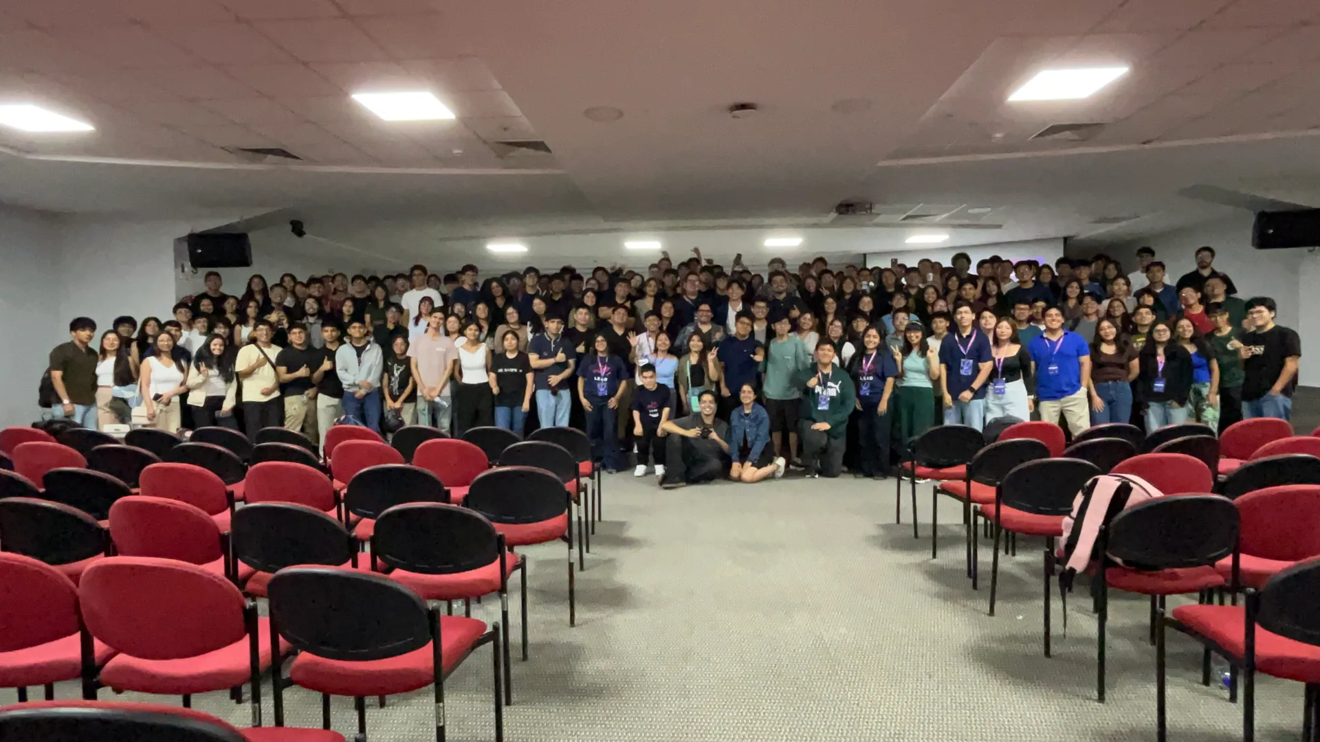 Foto grupal de la comunidad LEAD UTP en LEAD Talent Showcase