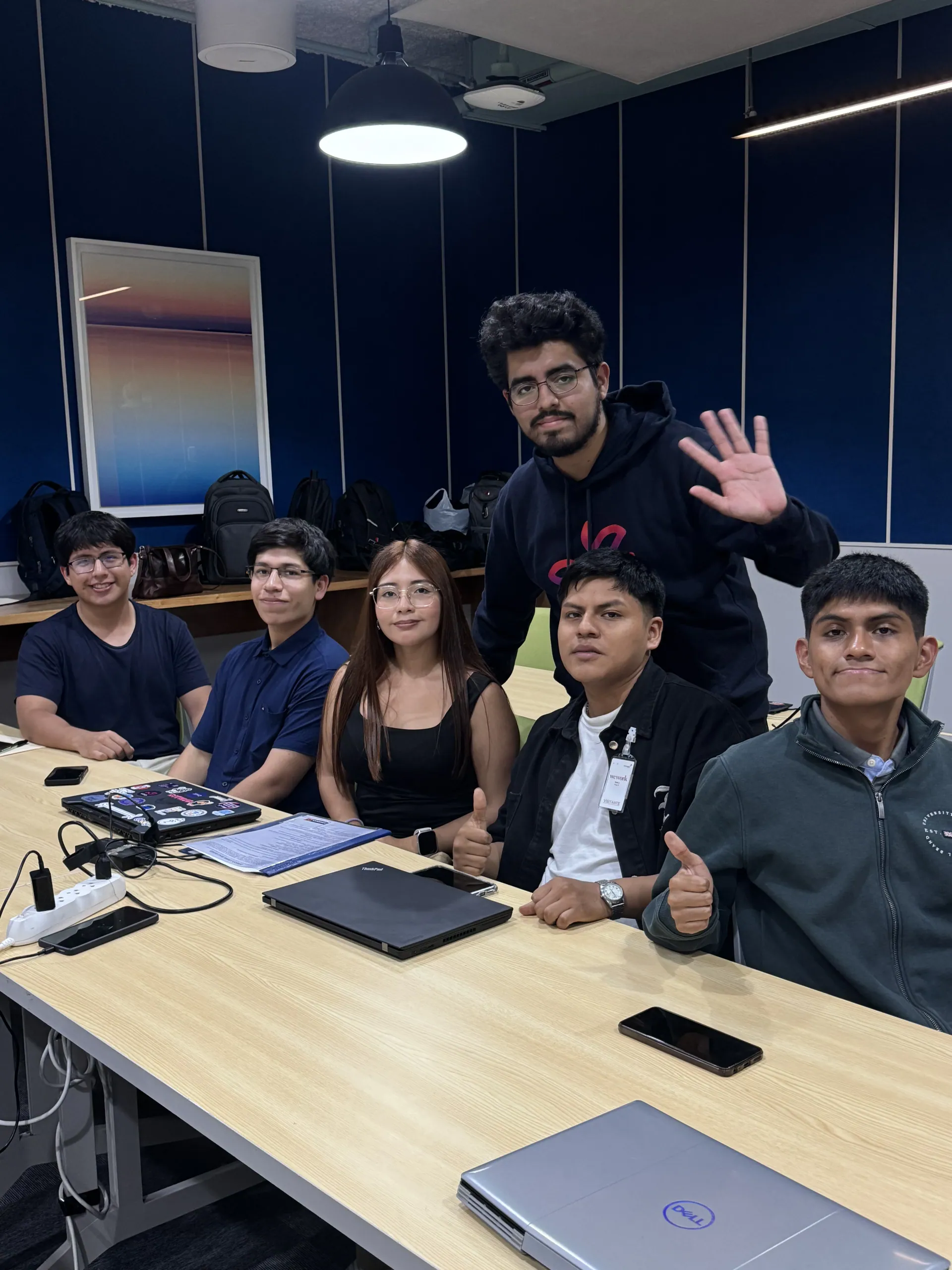 Foto grupal de la comunidad LEAD UTP en Talent Room